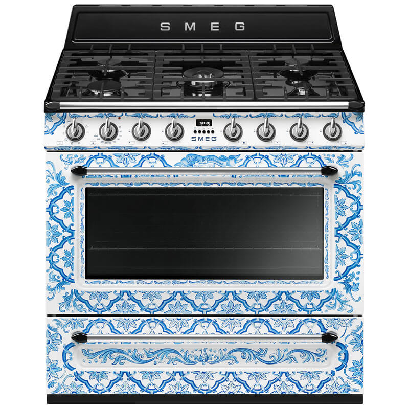 Smeg D&G TRA90DGM9 90cm Duel Fuel Gas Cooker in Blue with stainless steel knobs and handle, showcasing the freestanding kitchen appliance ideal for modern kitchens.